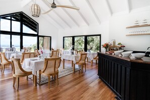 Free daily continental breakfast  - Chimes Spa Retreat (Shadforth)