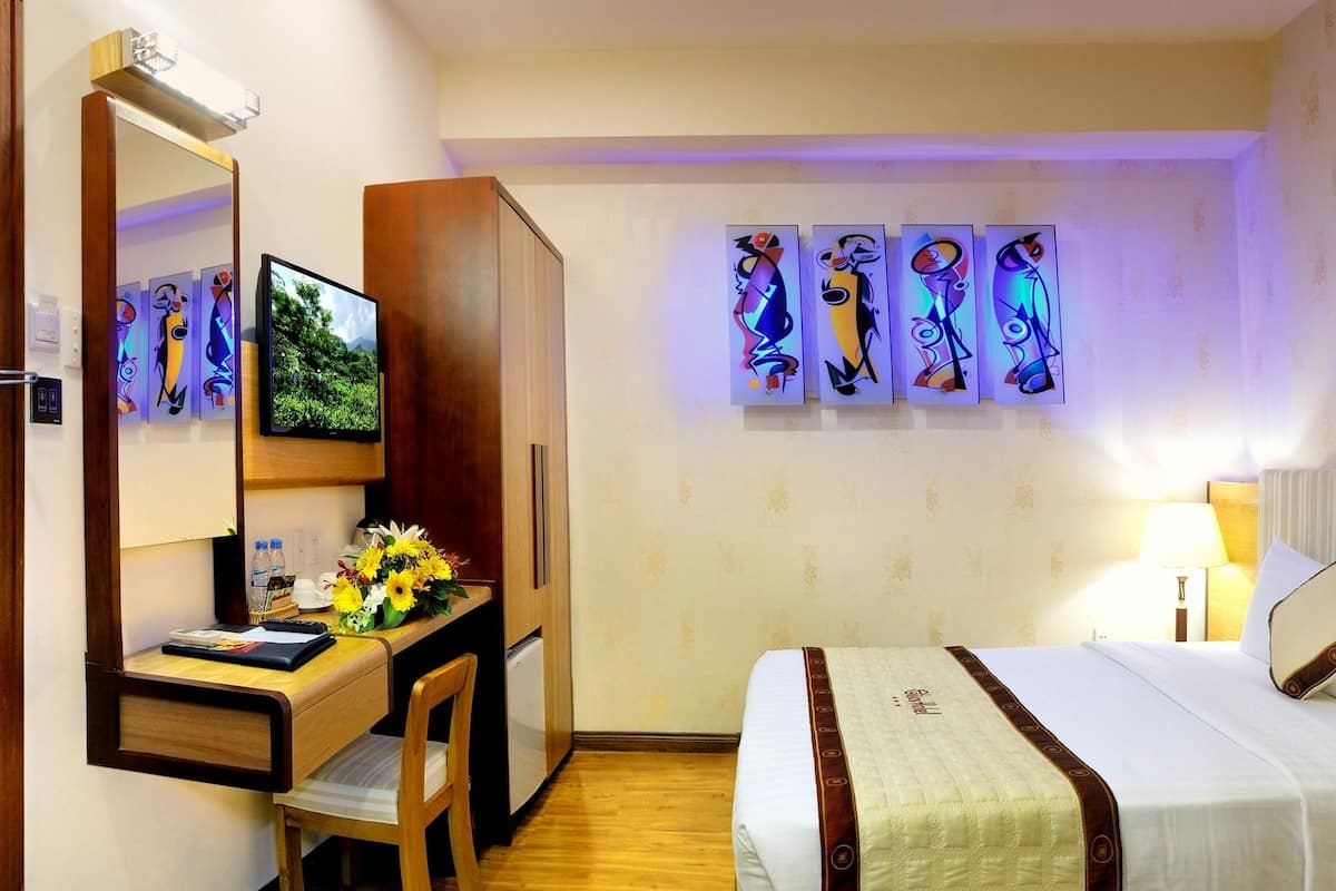 Chambre SupĂ©rieure, 1 grand lit, pas de fenĂȘtre | Matelas Select Comfort, minibar, coffres-forts dans les chambres, bureau