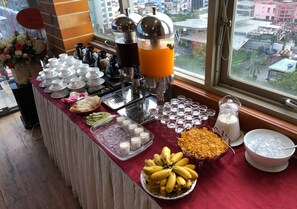 Petit déjeuner buffet servi tous les jours en supplément