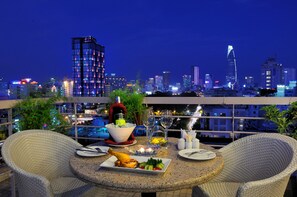 Outdoor dining - Elios Hotel (Ho Chi Minh City)