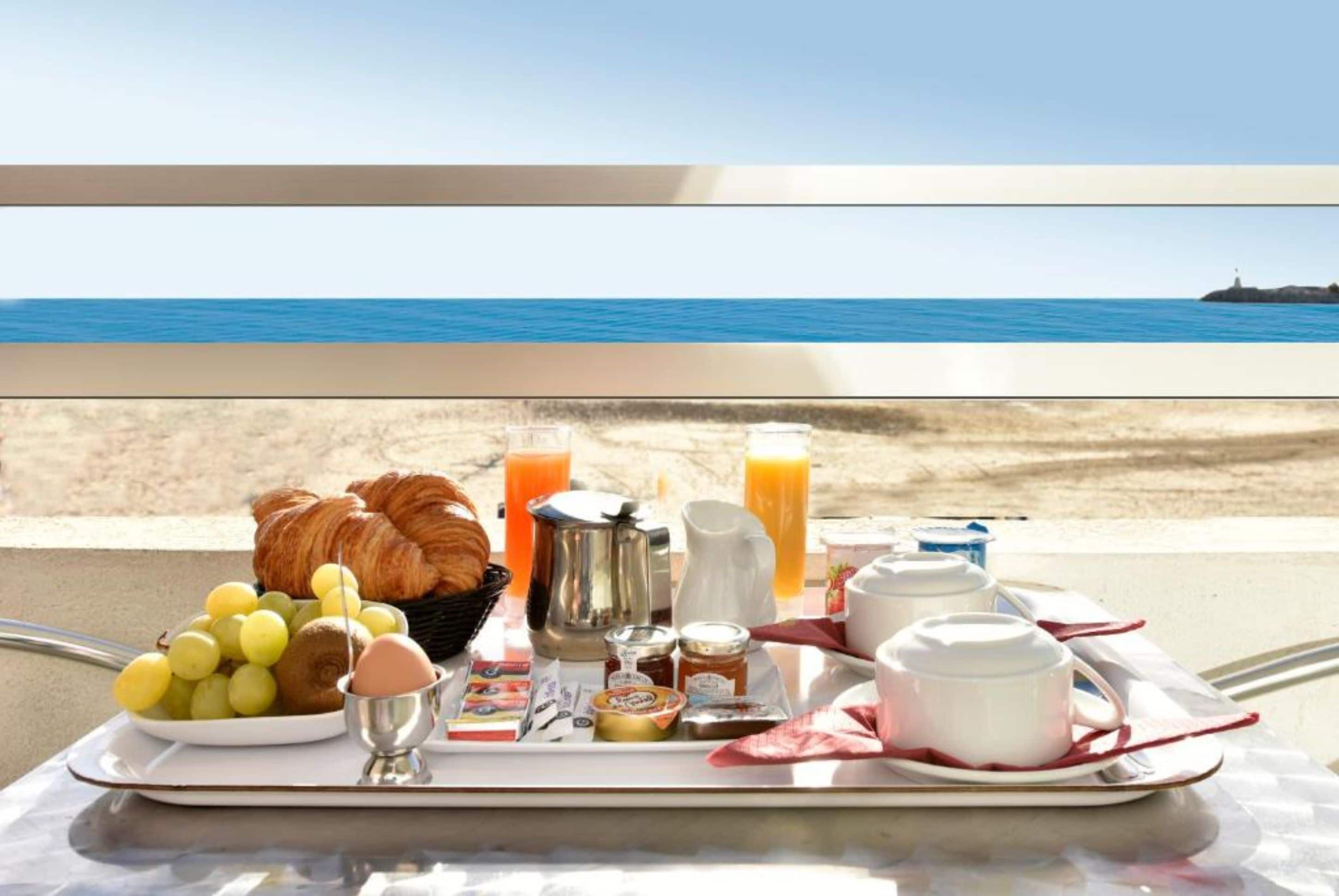 Double Room, Oceanfront | In-room dining