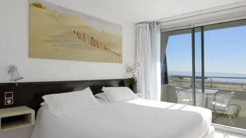 Double Room, Oceanfront | Bathroom | Rainfall showerhead, hair dryer, towels