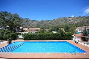 Seasonal outdoor pool, pool loungers