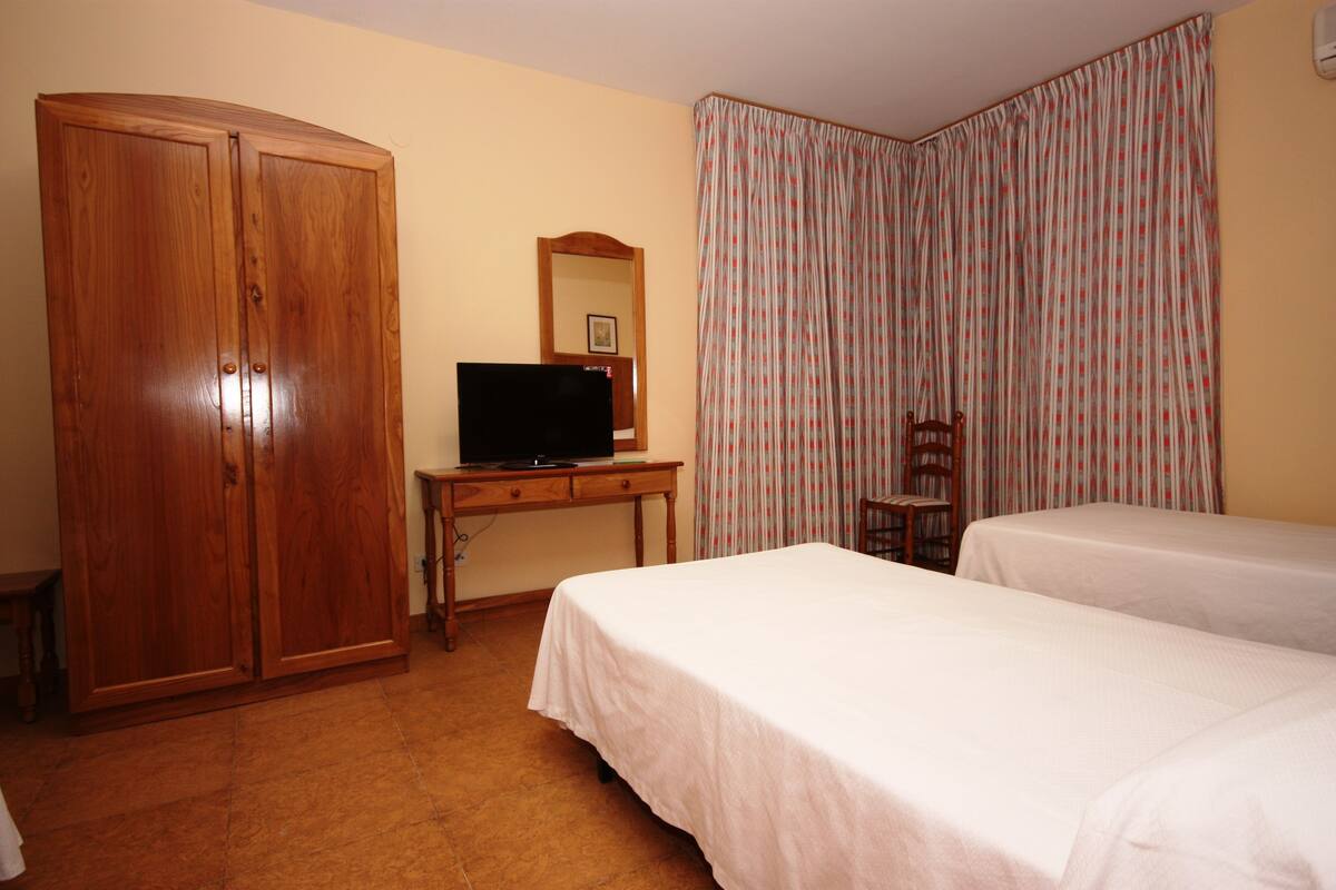 Standard Double Room | In-room safe, blackout drapes, WiFi (free)