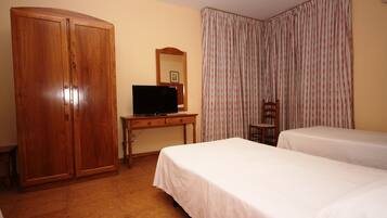 خزنة داخل الغرفة وستائر تعتيم وواي فاي مجانًا