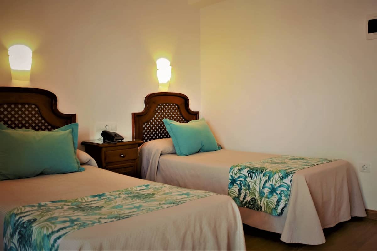 double room | desk, blackout curtains, soundproofing, free wifi