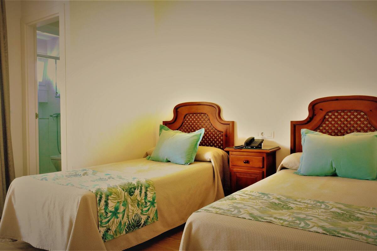 double room | desk, blackout curtains, soundproofing, free wifi