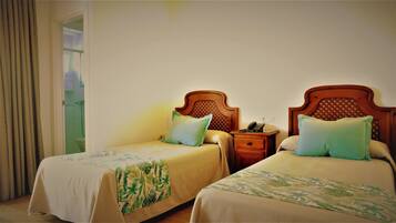 Habitación doble | Escritorio, cortinas opacas, sistema de insonorización y wifi gratis