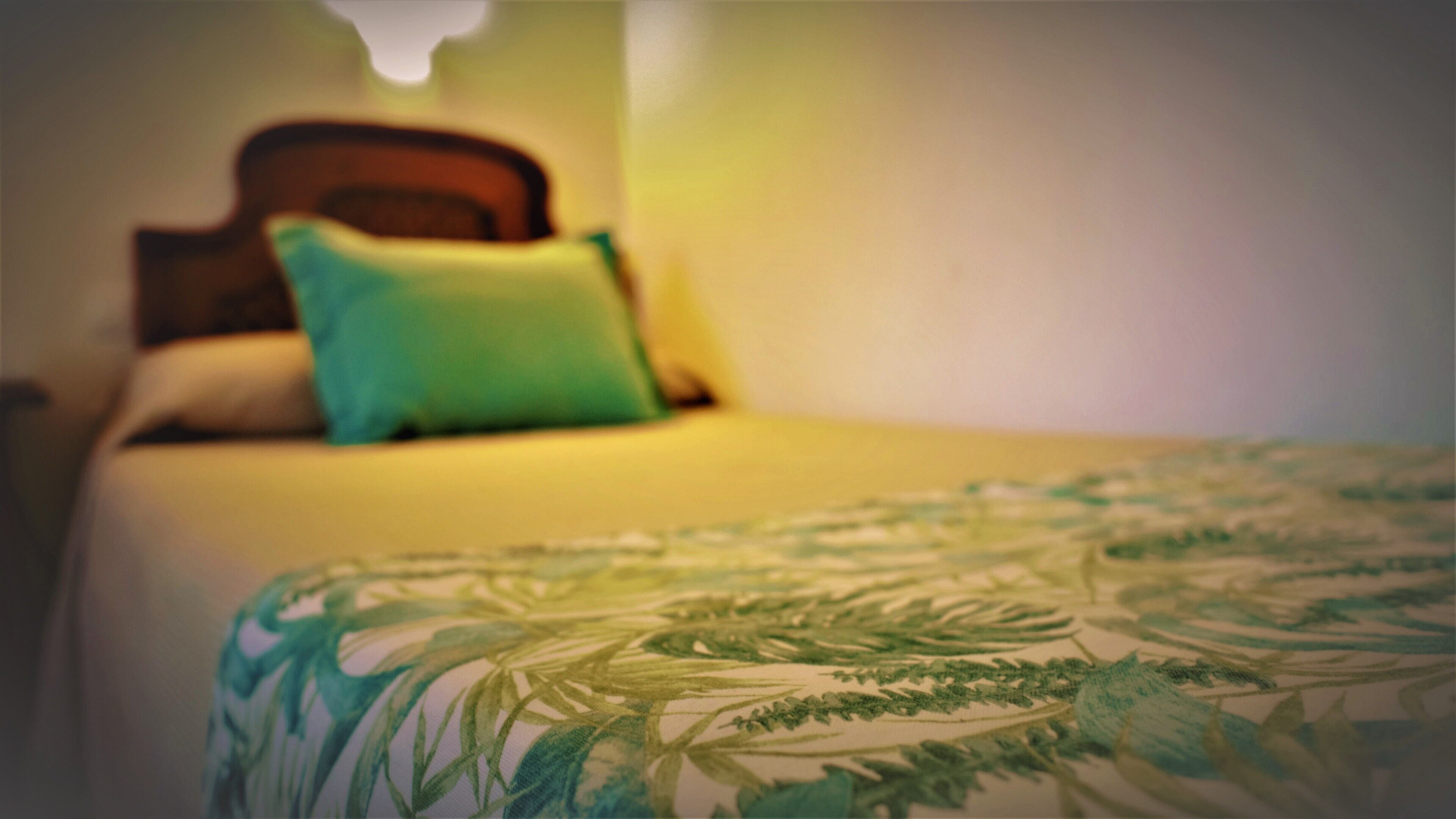 desk, blackout curtains, soundproofing, free wifi