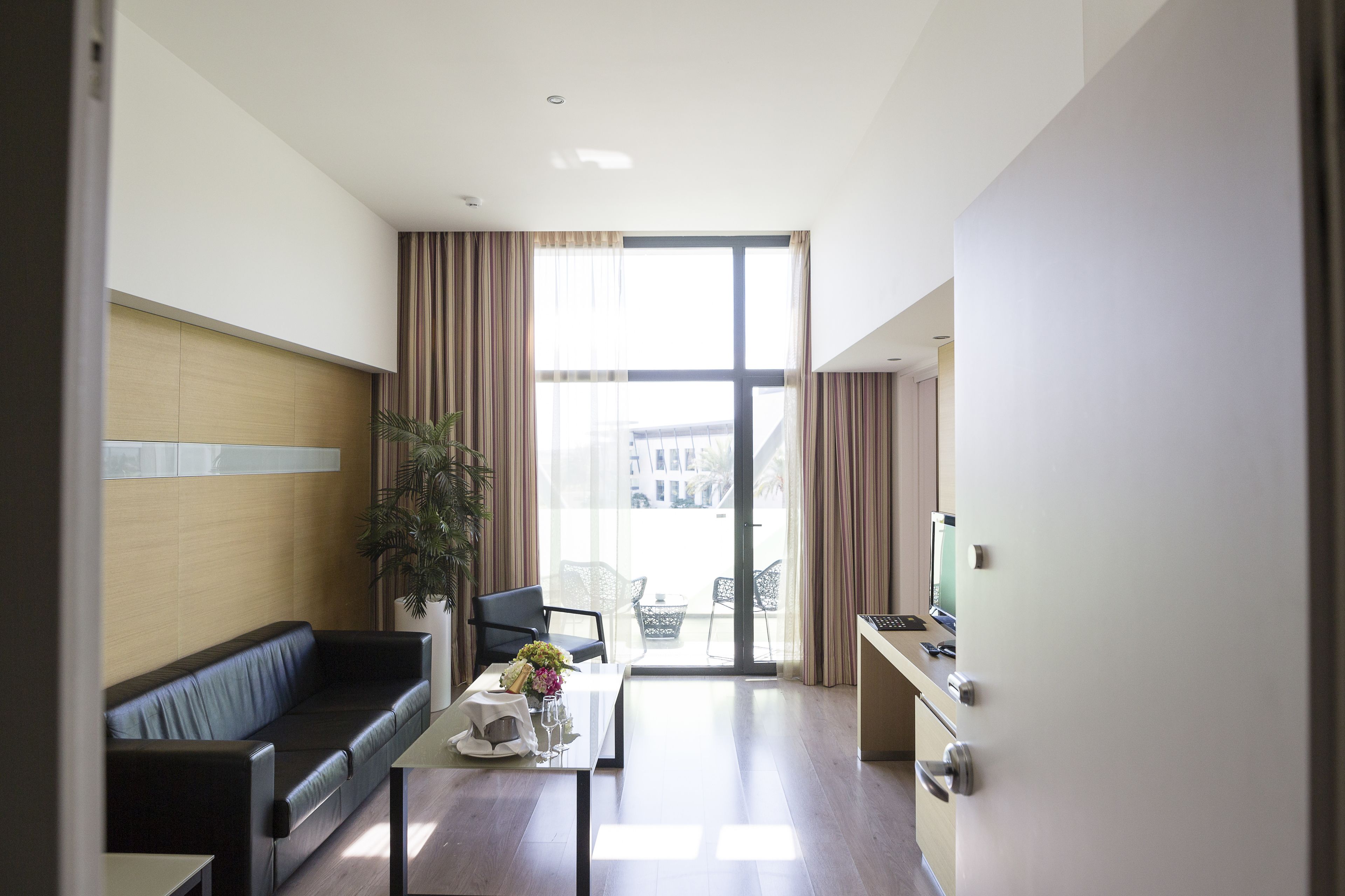 32-cm lcd tv with satellite channels, tv