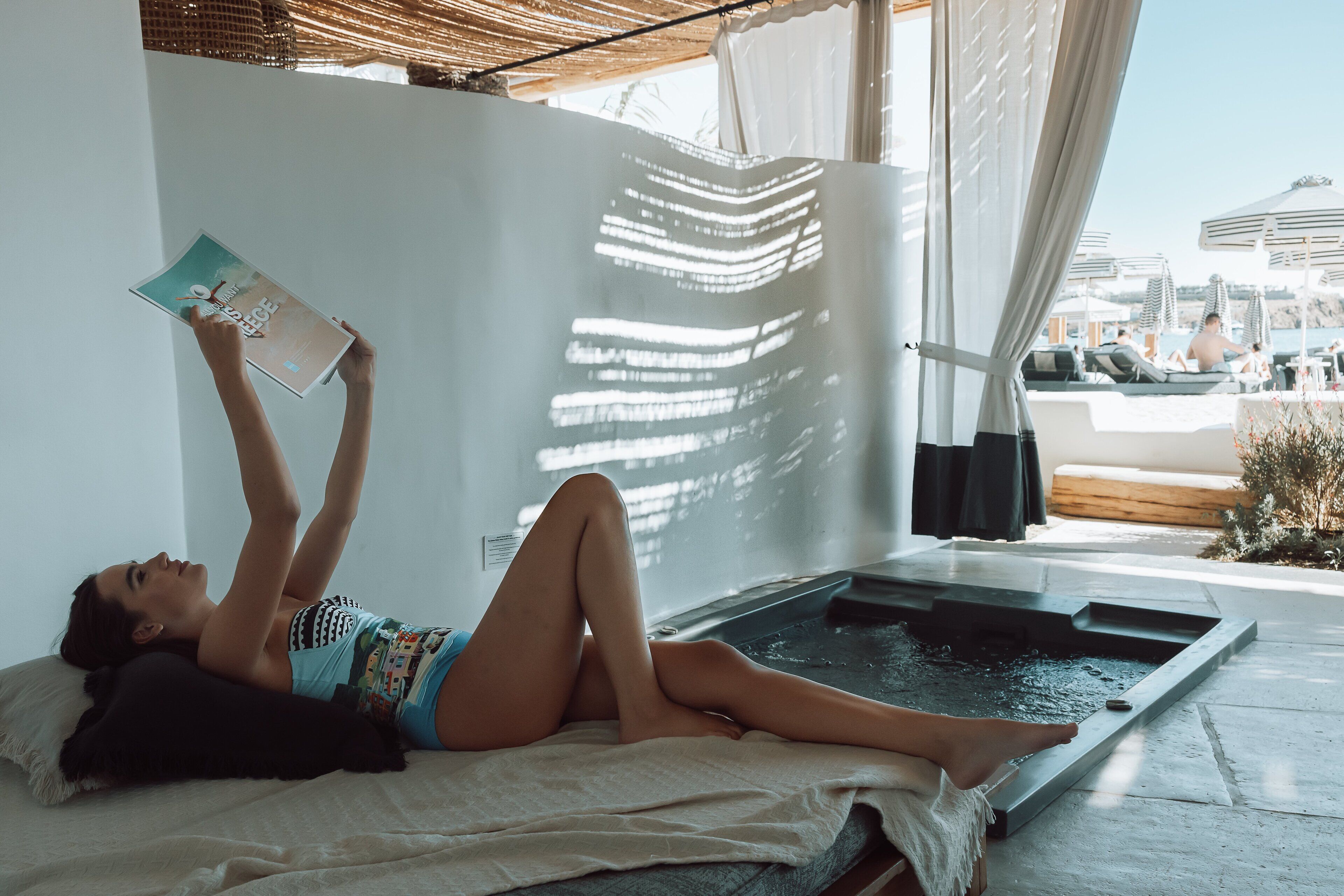 مغطس بمضخات للمياه