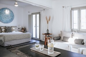 Premium bedding, down duvets, free minibar items, in-room safe - Mykonos Ammos Hotel (Mykonos)