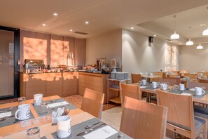 Frukostbuffé varje dag mot avgift