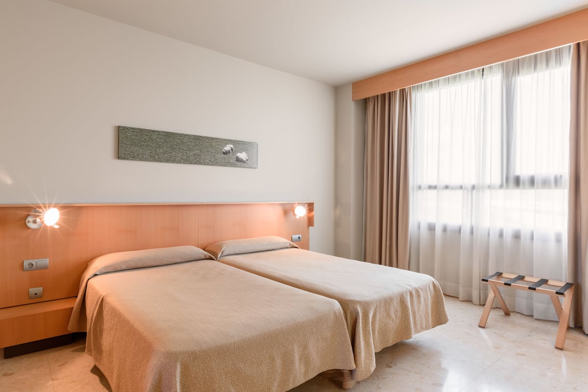 Chambre double | Couette en duvet, minibar, coffre-fort, bureau