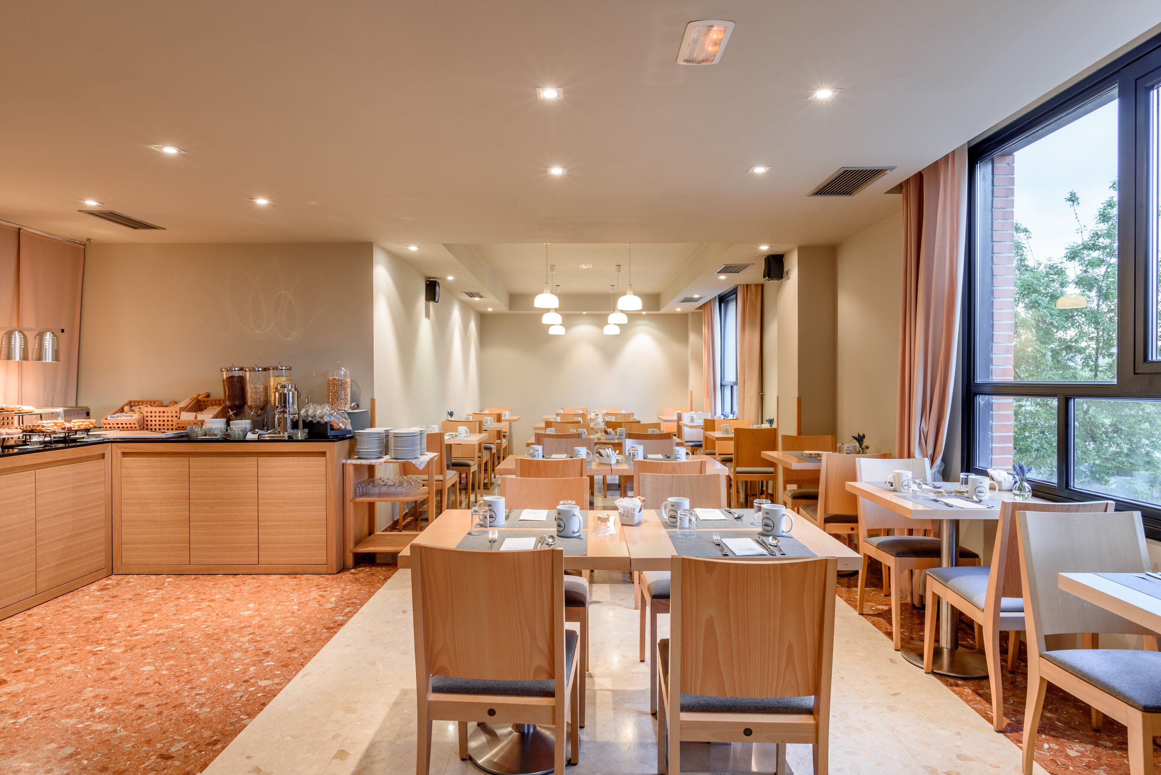 Dagelijks ontbijtbuffet (EUR 10.00 per persoon)