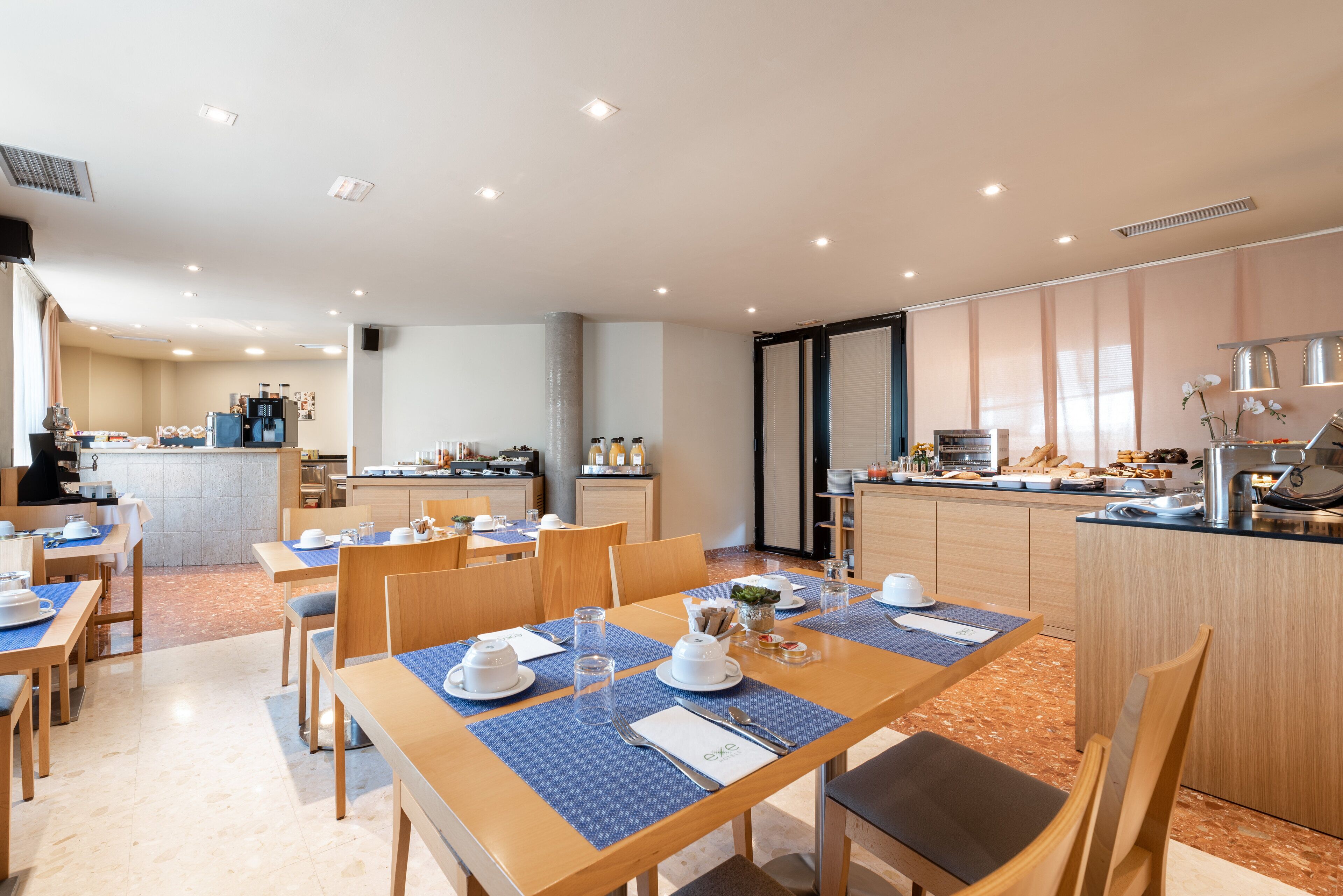 Dagelijks ontbijtbuffet (EUR 10.00 per persoon)