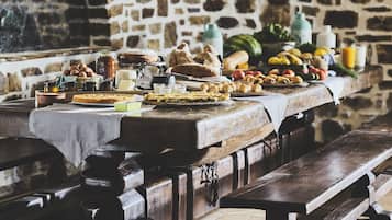 Free daily buffet breakfast