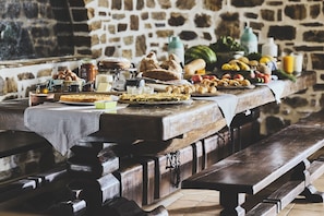 Free daily buffet breakfast