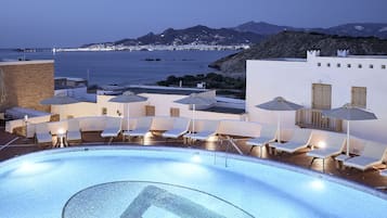 Ulkouima-allas, aurinkovarjoja, aurinkotuoleja