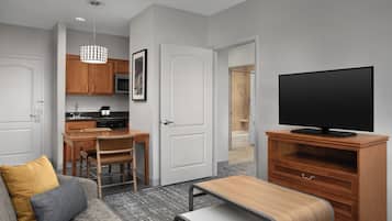 Schreibtisch, laptopgeeigneter Arbeitsplatz, Verdunkelungsvorhänge