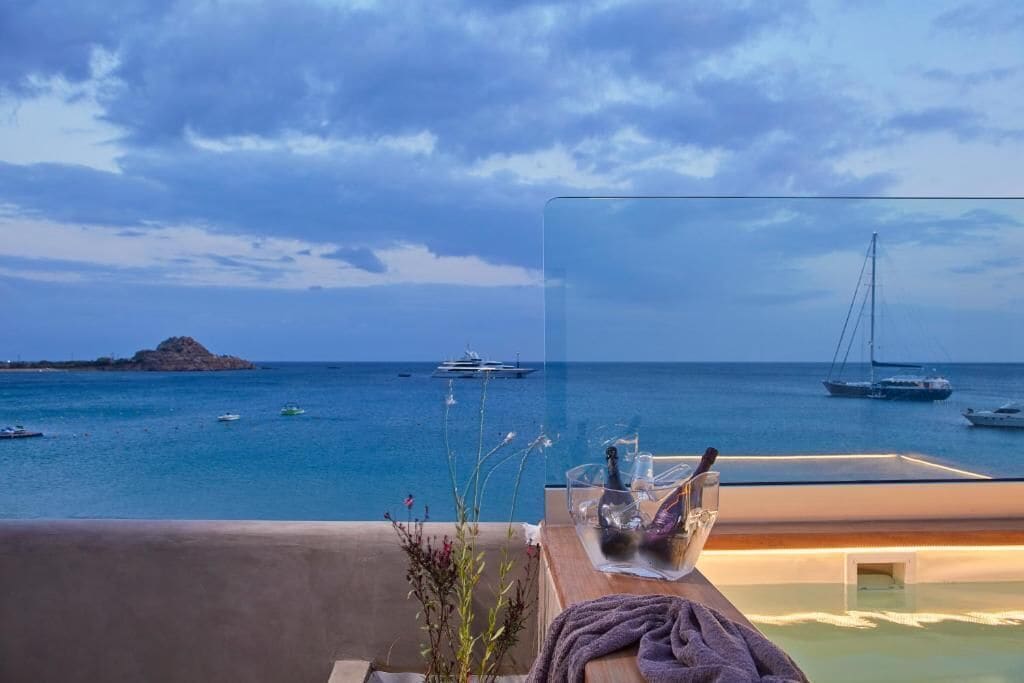 Deluxe Suite, Sea View | Premium bedding, pillowtop beds, in-room safe, desk