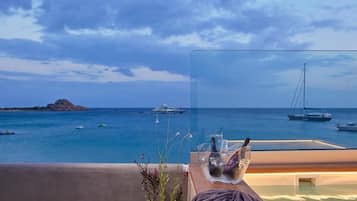 Deluxe Suite, Sea View | Premium bedding, pillowtop beds, in-room safe, desk