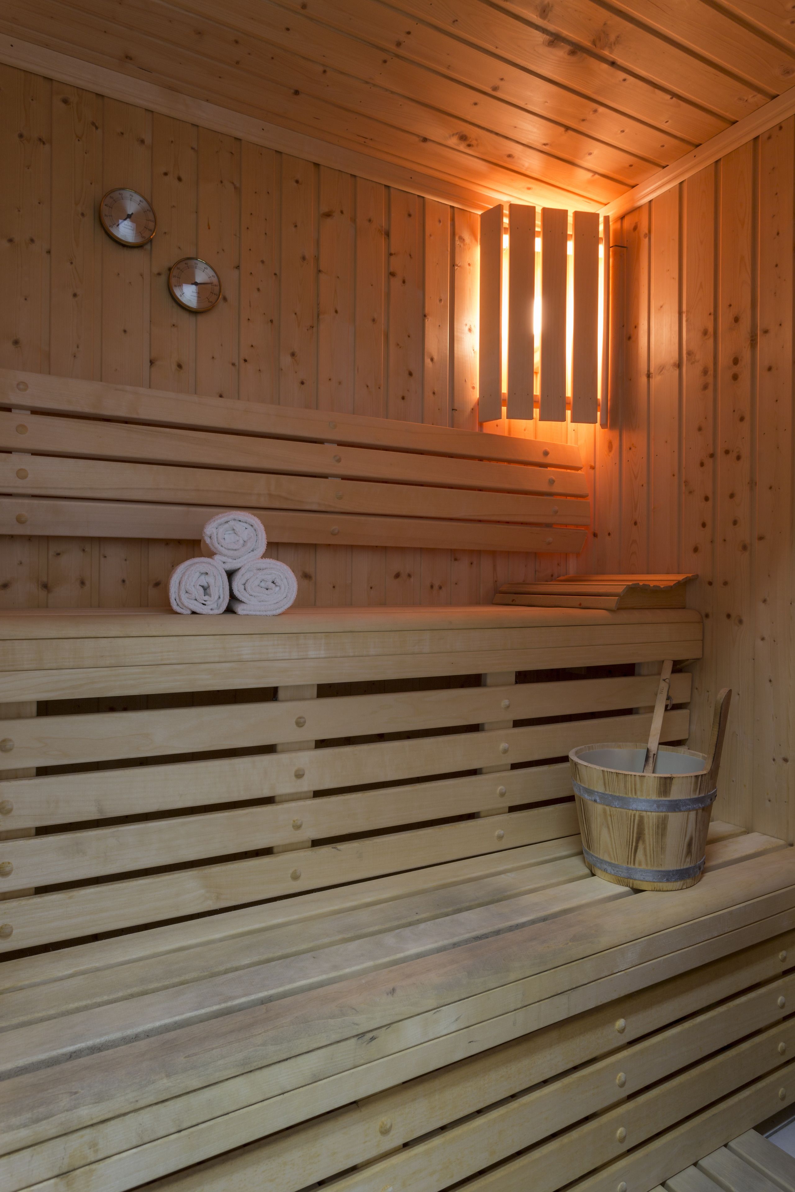 couples treatment room(s), body treatments, deep-tissue massages