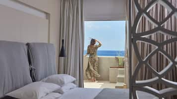 Deluxe Süit, Deniz Manzaralı | 1 yatak odası, kaliteli yatak takımı, yastık yüzeyli yatak, odada kasa