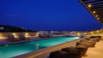 Premium bedding, pillow-top beds, in-room safe, desk