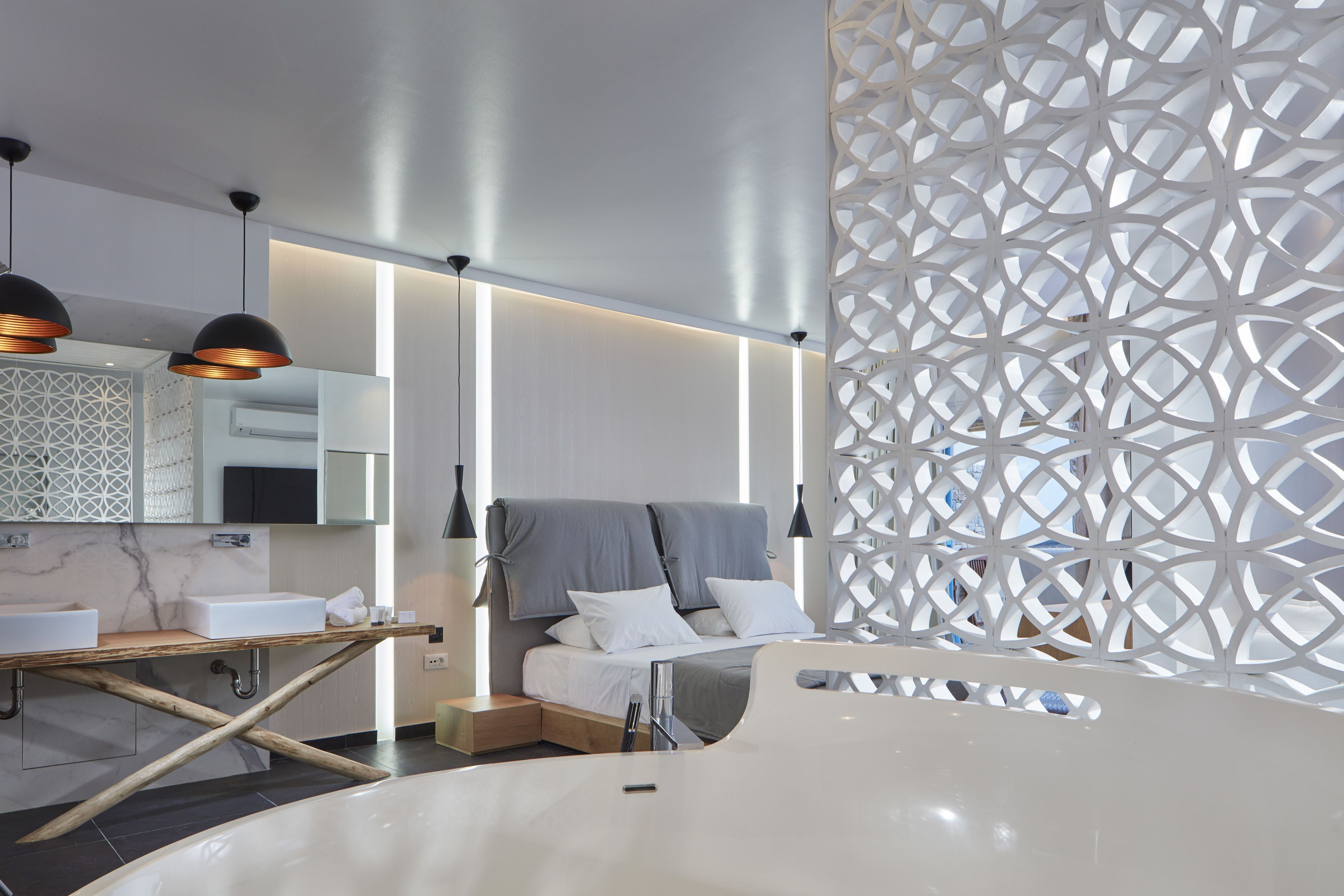 deluxe suite, sea view | 1 bedroom, premium bedding, pillow-top beds, in-room safe