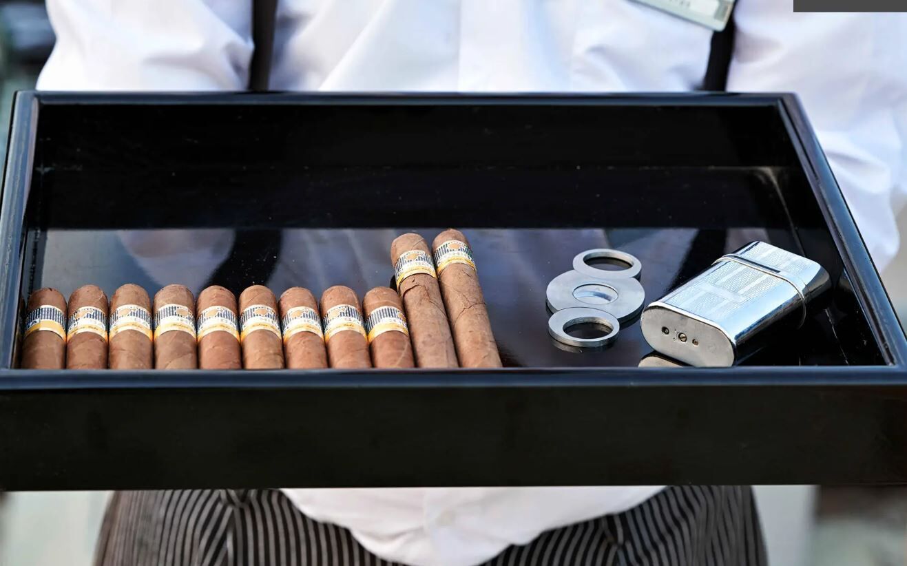 2 restaurants, lunch served