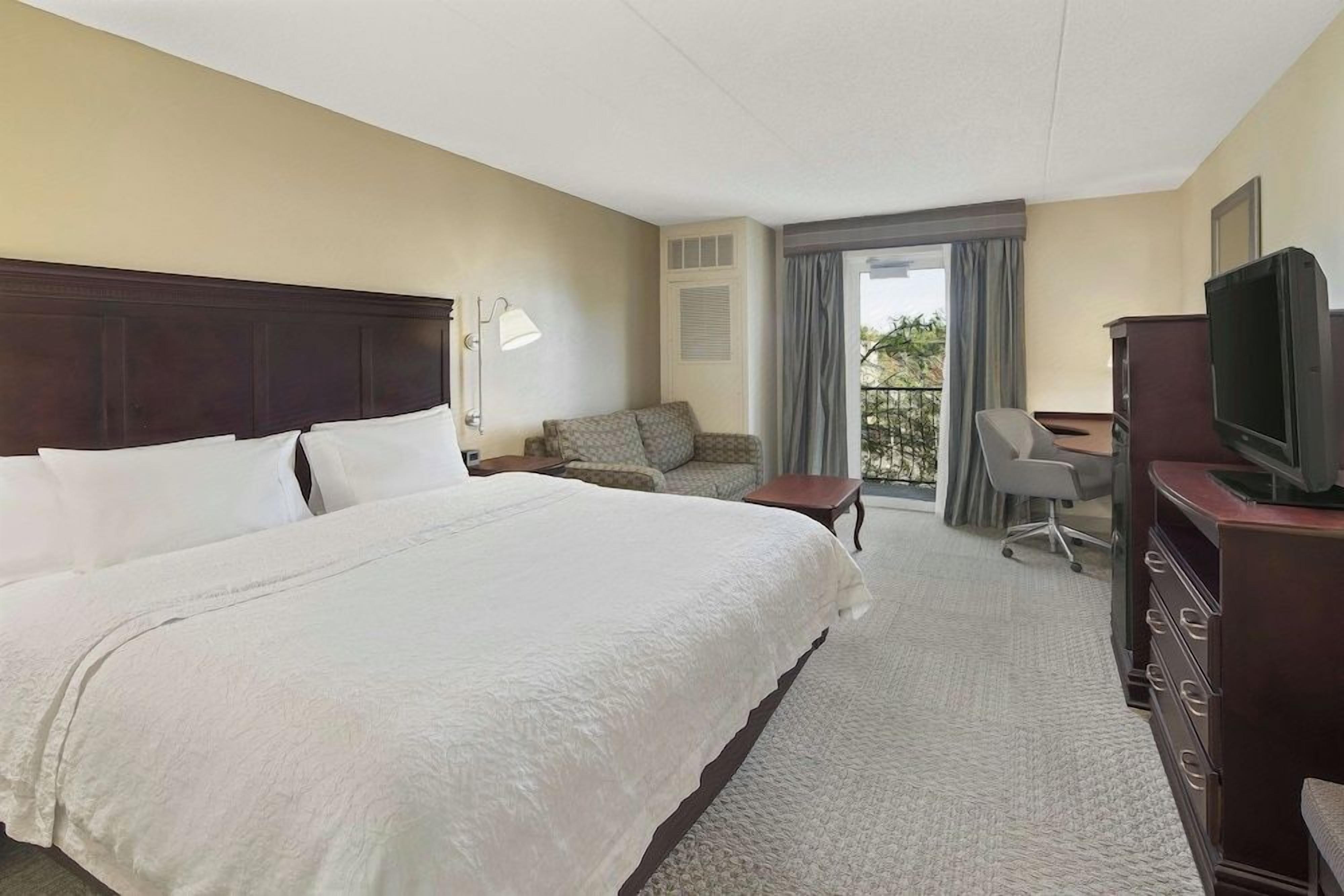 Iron/ironing board, cribs/infant beds, free WiFi, bed sheets