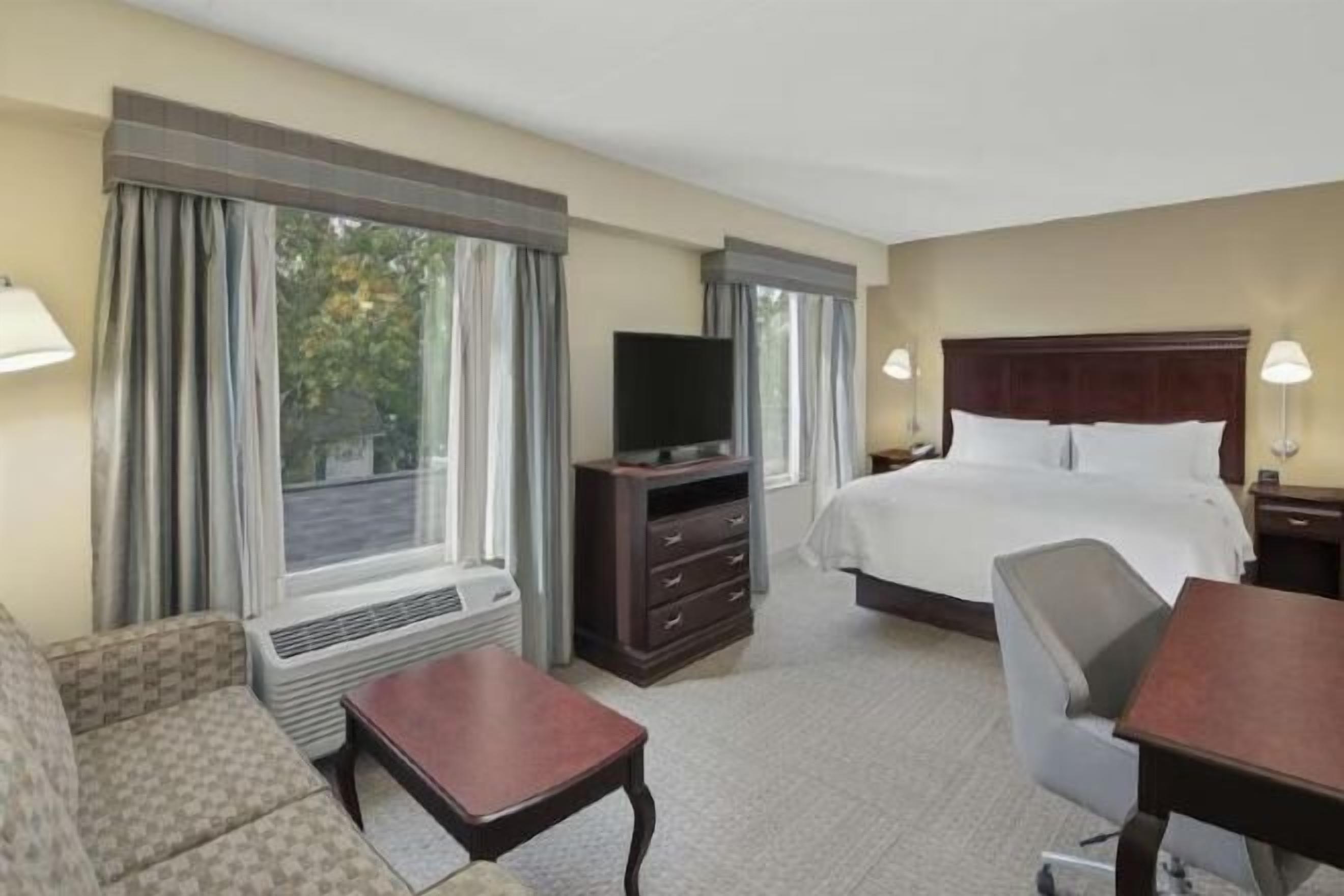 Tabla de planchar con plancha, cunas (de pago), wifi gratis