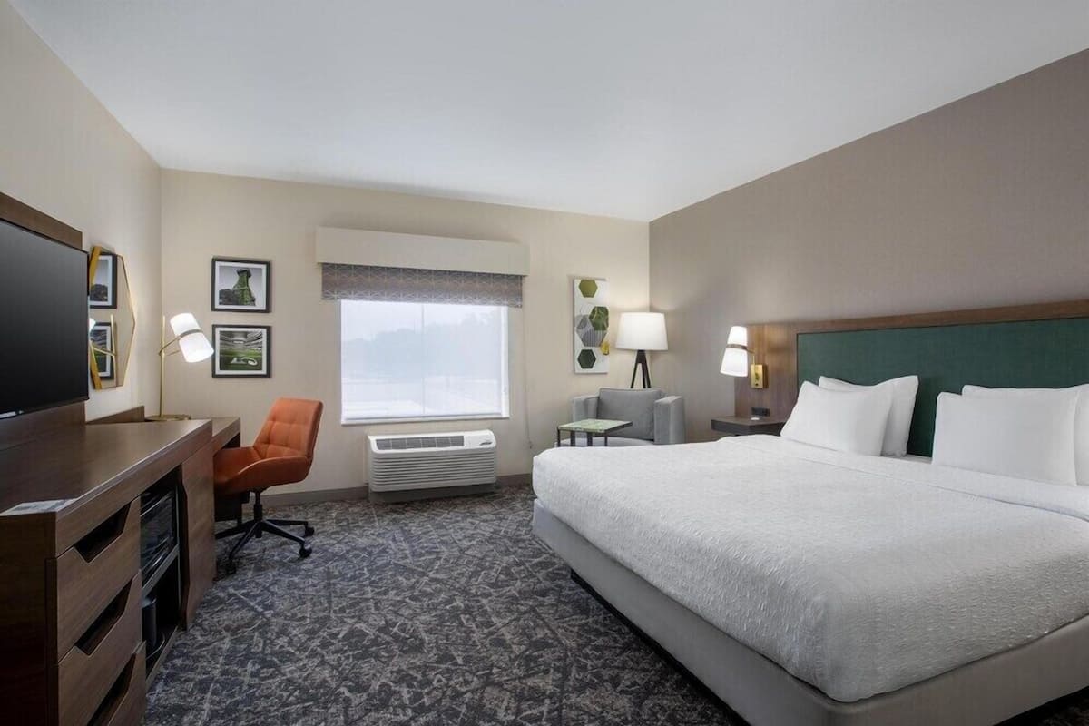 Blackout curtains, iron/ironing board, free cots/infant beds, free WiFi