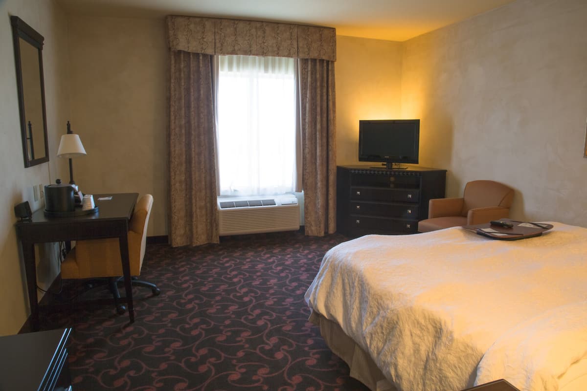 Blackout curtains, iron/ironing board, free cots/infant beds, free WiFi
