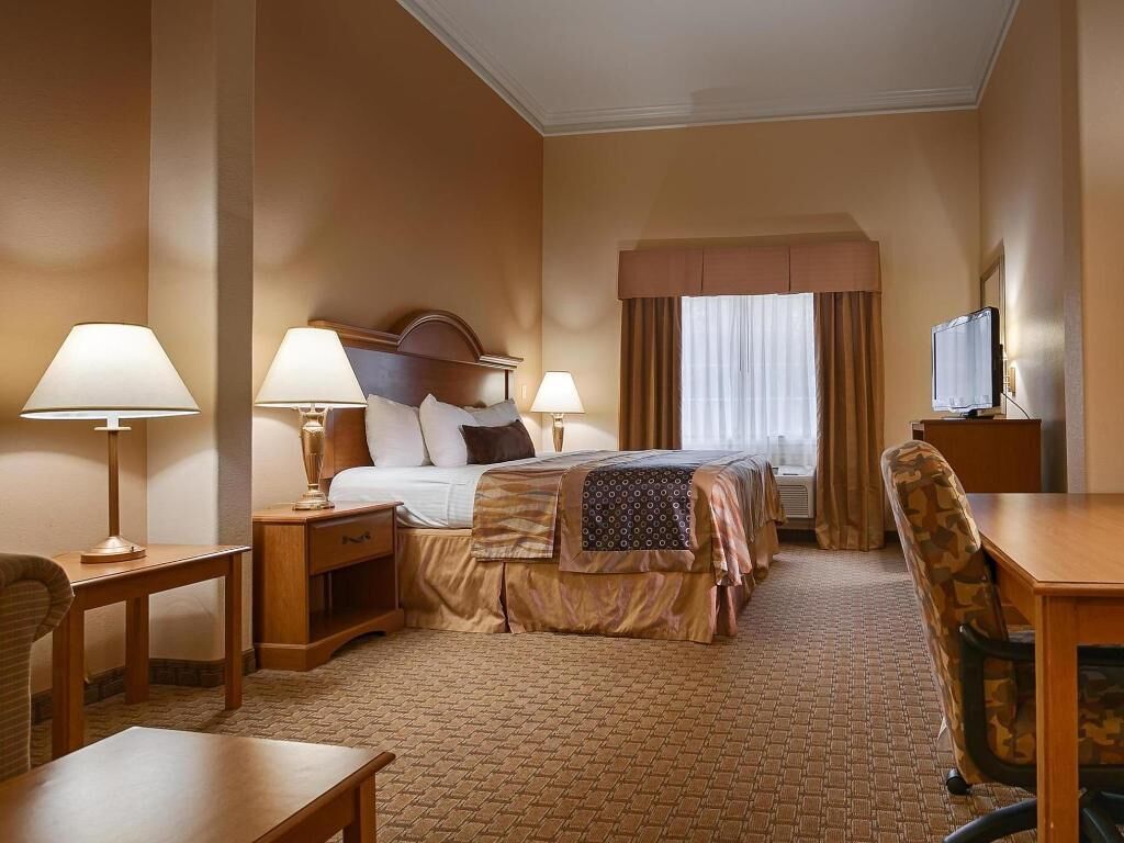 Pillowtop beds, in-room safe, individually decorated, desk