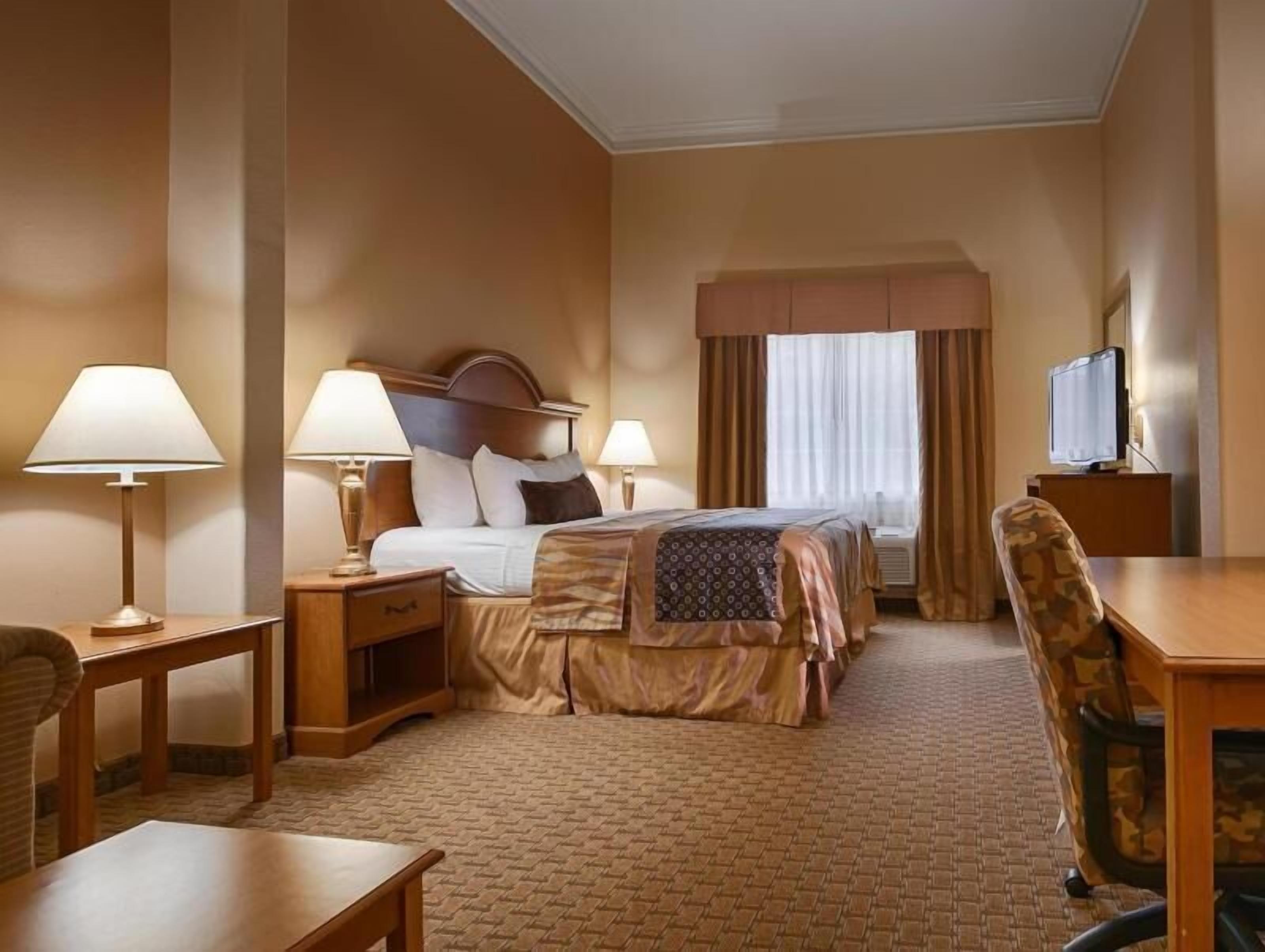 Pillowtop beds, in-room safe, individually decorated, desk
