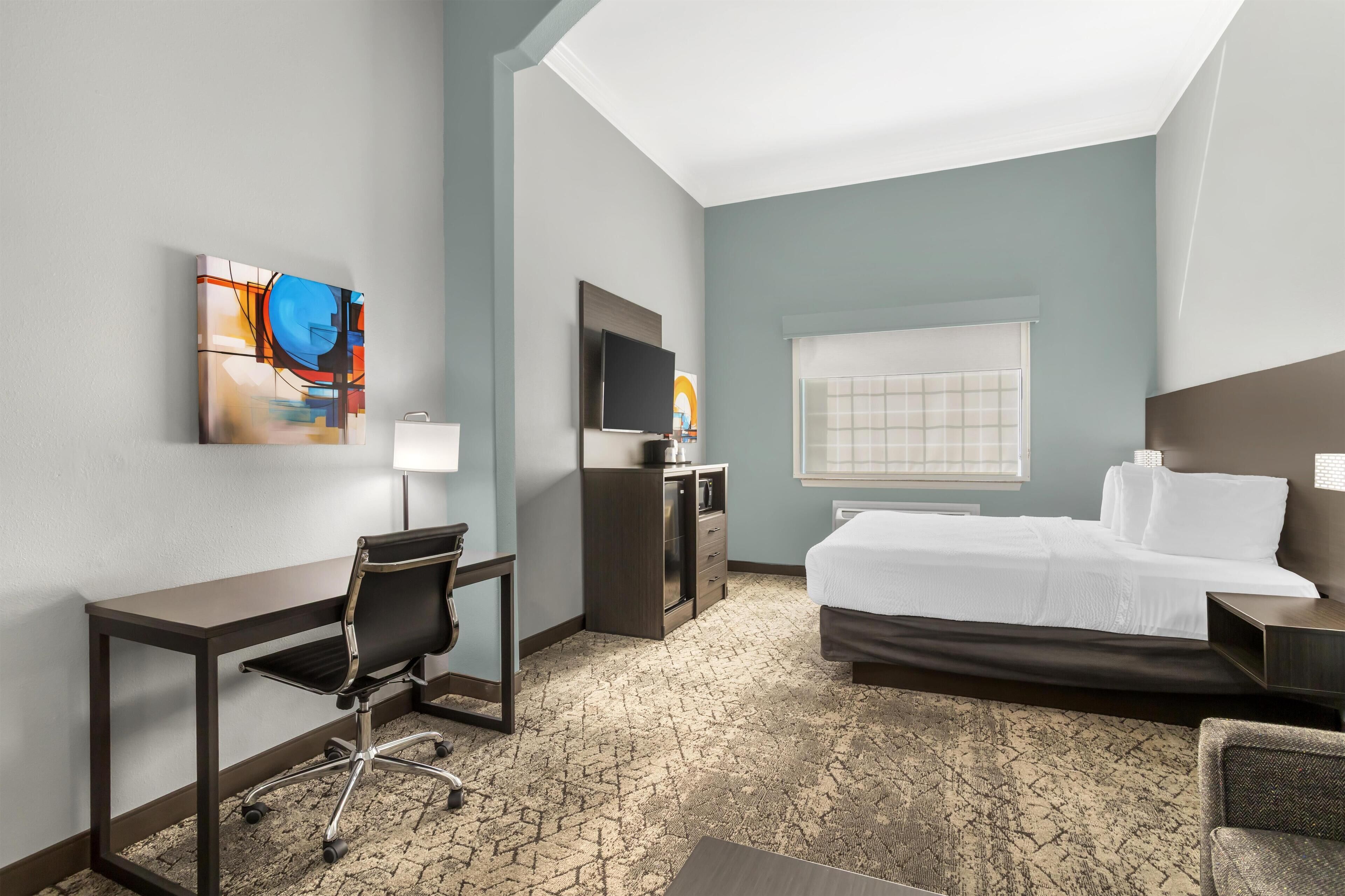 ห้องสวีท, เตียงคิงไซส์ 1 เตียง, ปลอดบุหรี่ | เตียงพร้อมฟูกเสริมที่นอน, ตู้นิรภัยในห้องพัก