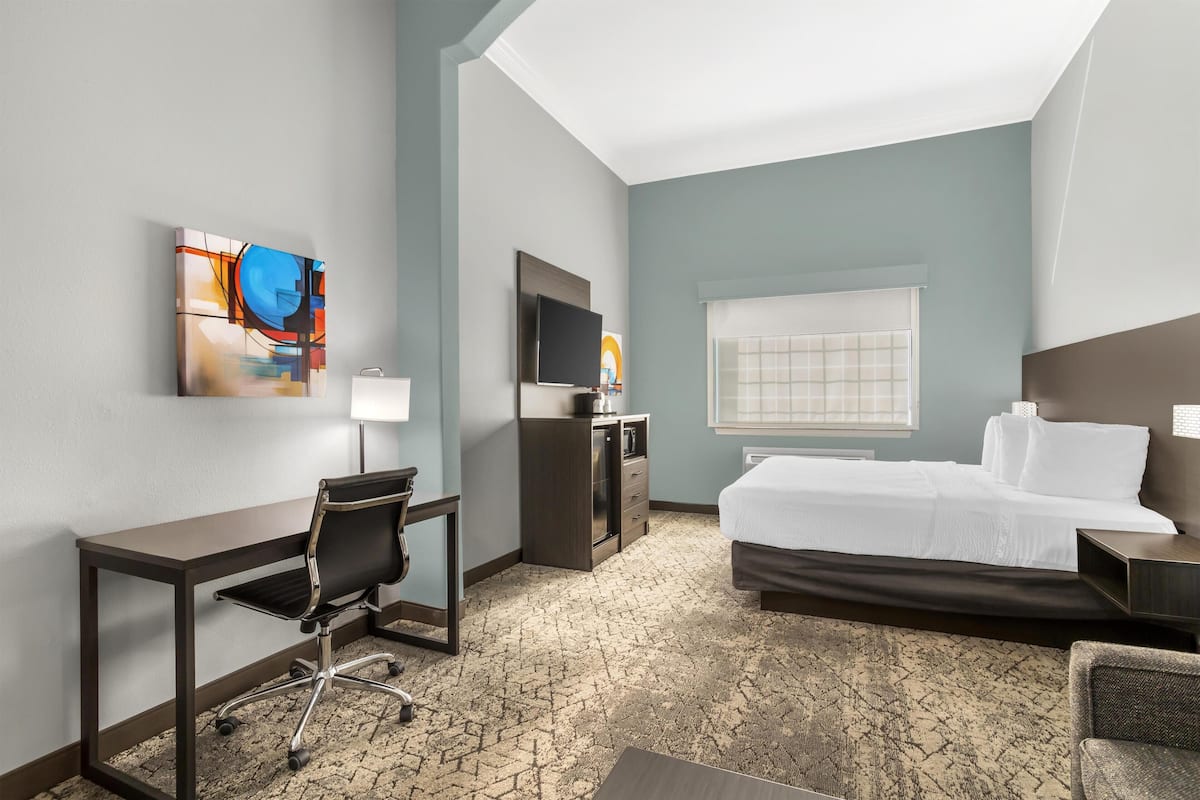 Suite, 1 King Bed, Non Smoking | Pillow-top beds, in-room safe, individually decorated, desk