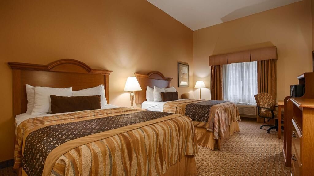 Pillowtop beds, in-room safe, individually decorated, desk