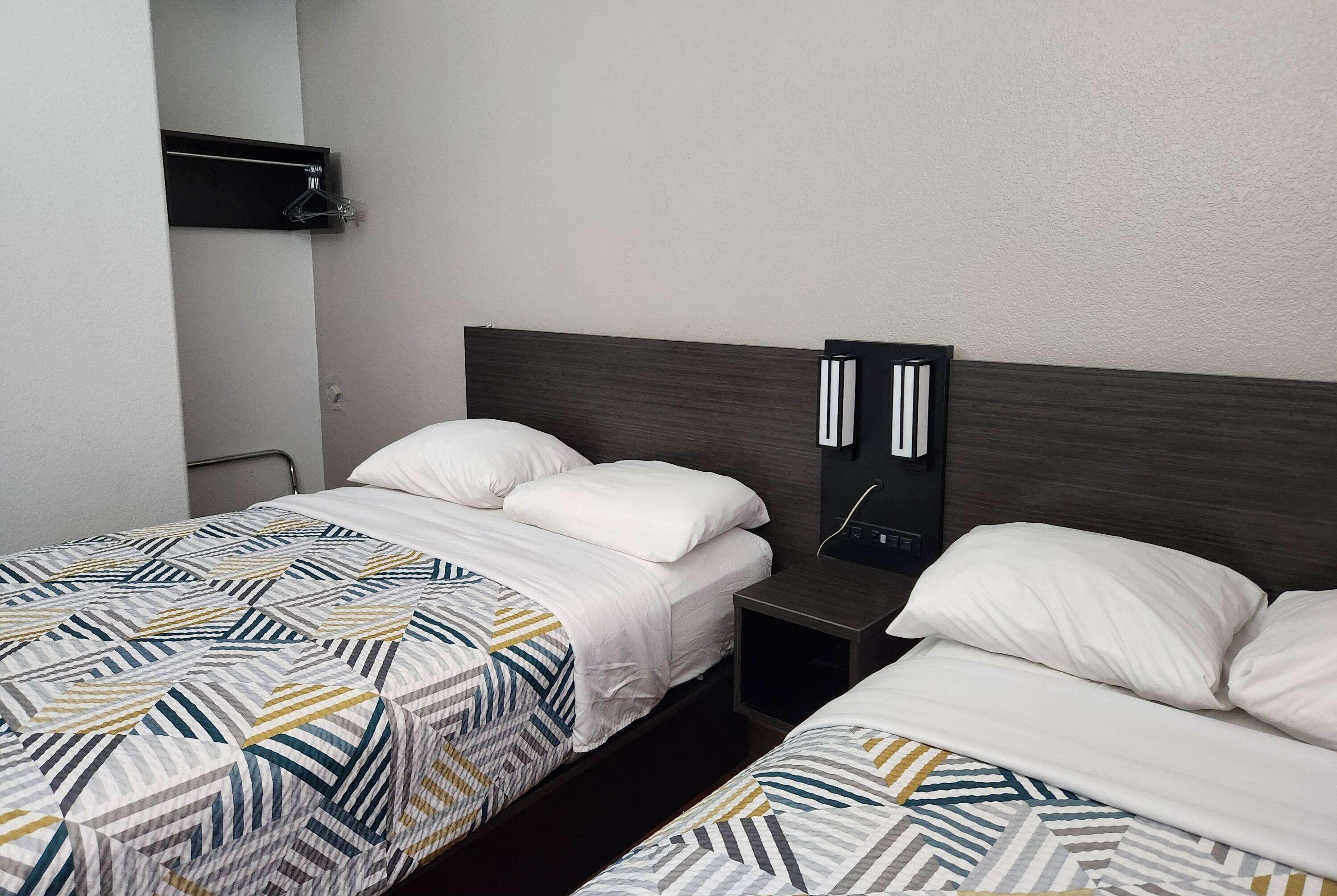 Room, 2 Katil Kelamin (Double), Non Smoking | Wi-fi percuma, cadar katil 