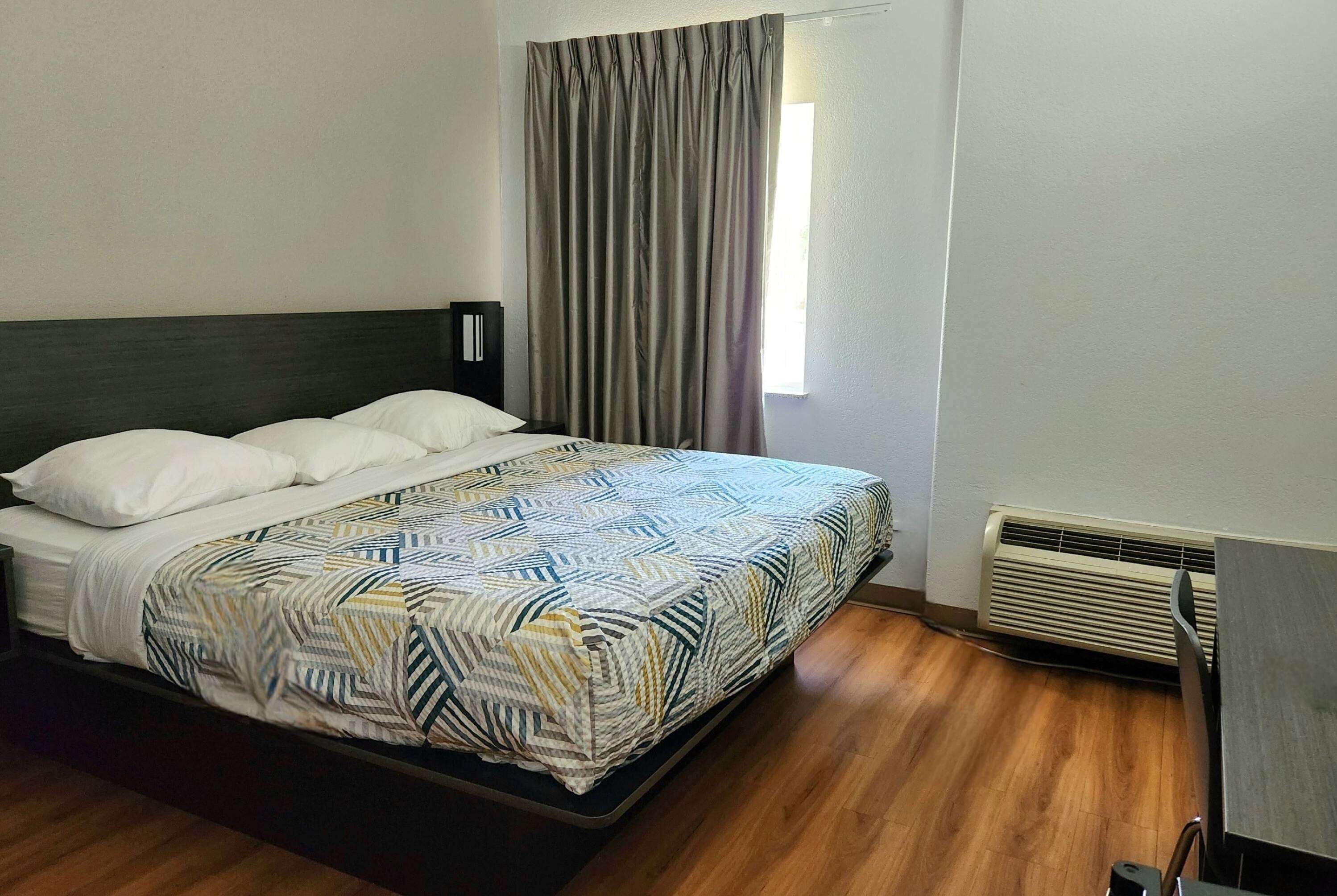 Photo - Baymont by Wyndham San Antonio Airport