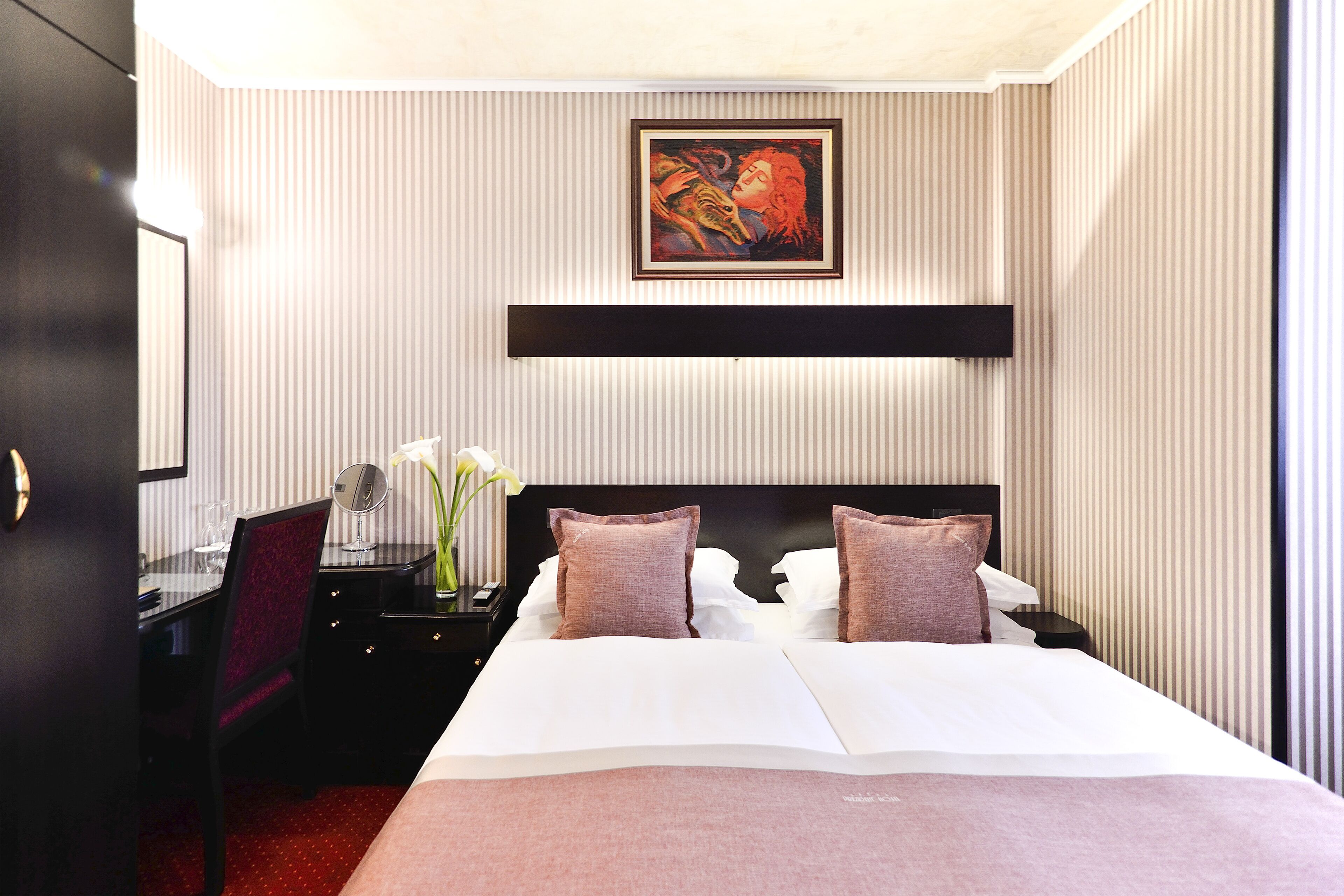 standard double room | premium bedding, in-room safe, desk, blackout curtains