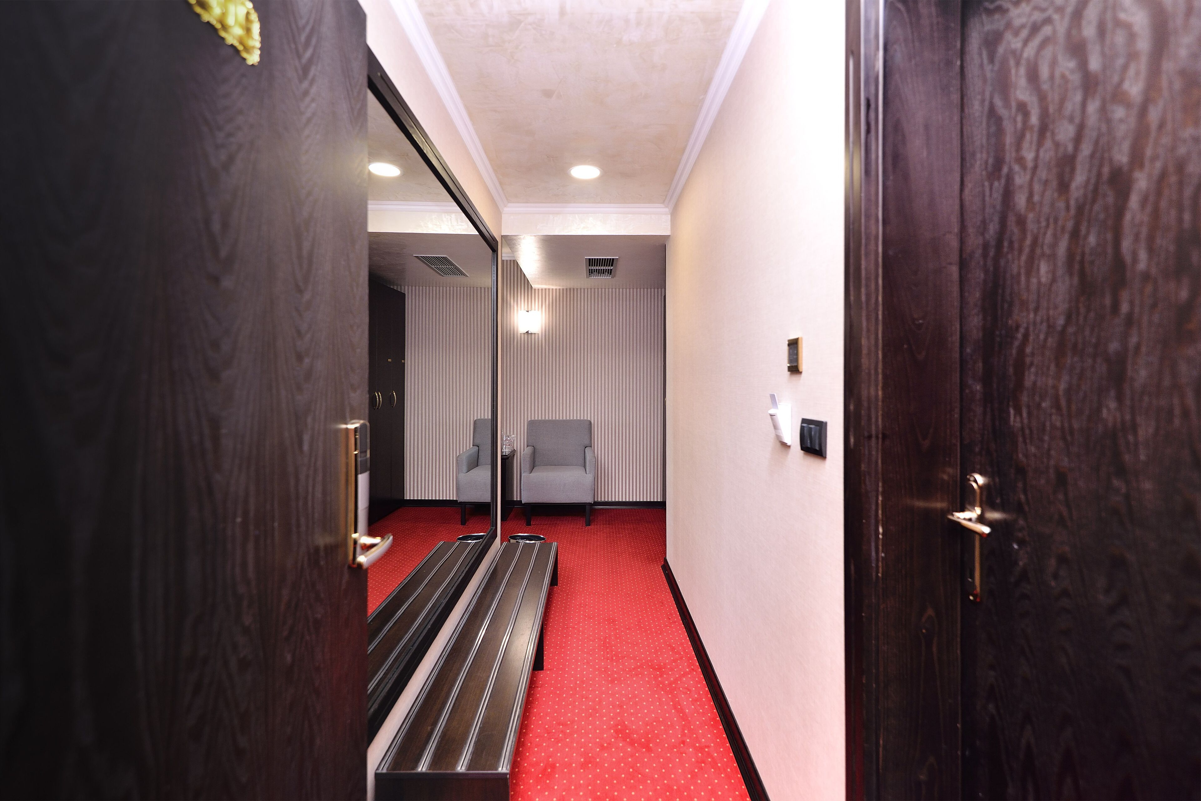 deluxe room | premium bedding, in-room safe, desk, blackout curtains