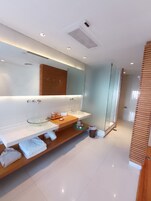 Banheira e chuveiro separados, banheira de hidromassagem