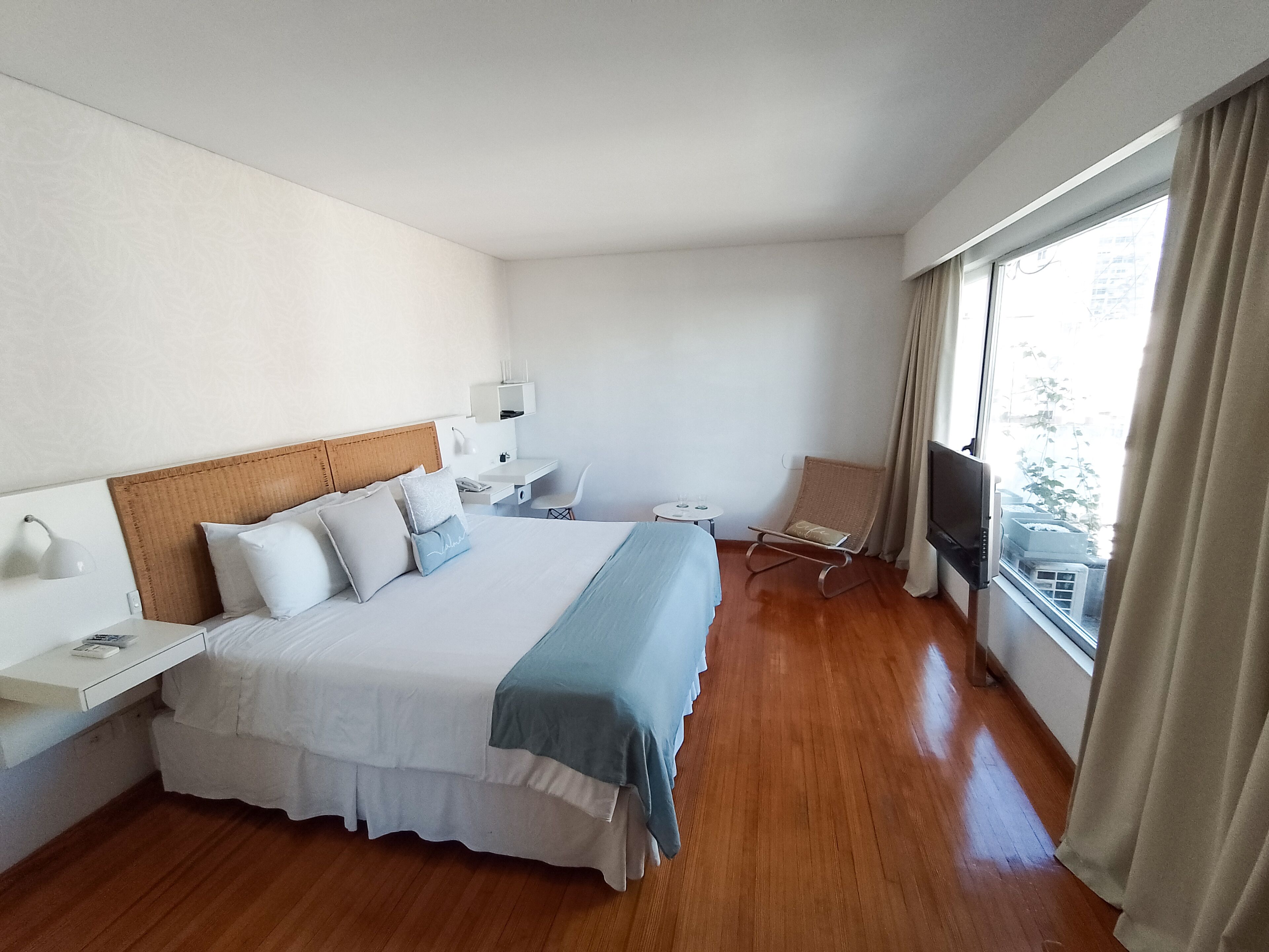 1 bedroom, premium bedding, down duvets, minibar