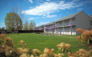 Garden Sunset Suite - Breakfast, WiFi & Parking Included