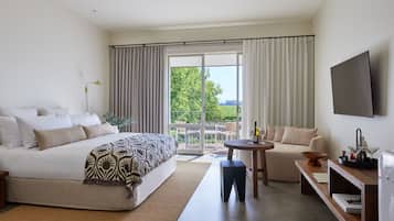 Premium bedding, minibar, individually decorated, iron/ironing board