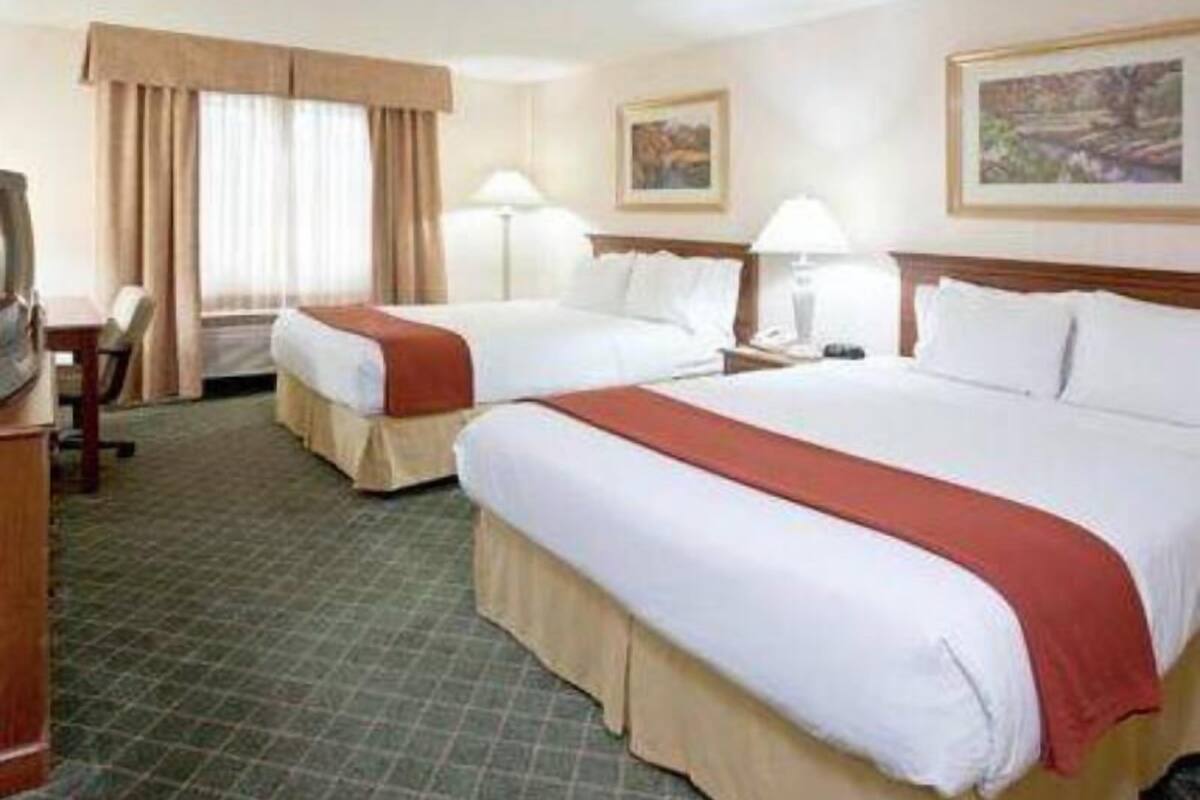 In-room safe, desk, laptop workspace, blackout curtains