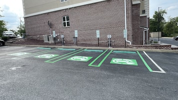 Electric vehicle charging station